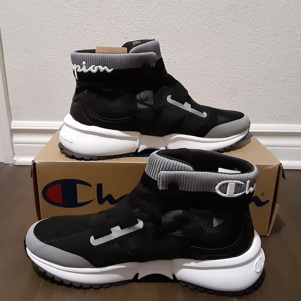 Champion - Picture 3 of 4